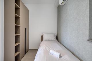 Luxury Apartment Heart of St Julians Sleeps 5 - 3