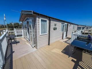 Lovely 8 Berth Caravan With Large Decking Area In Caister, Norfolk Ref 65055Eb - Caister-on-Sea - 4
