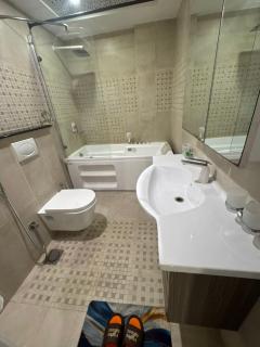 Luxury 2-Bedroom Apartment in CENTAURUS Mall Islamabad - Margalla Hills View - Cinema & Gym - Islamabad - 1