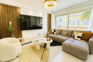 Newly Renovated 2BR Modern - 9