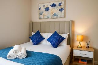 8 Bed House - Ideal for Families & Contractors with Free Parking - Londra - 0