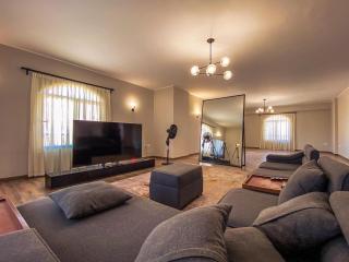 The Manor - 8