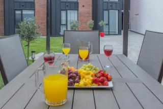 Unit 3 Sleek 1-BR Stays, Near Sheffield United Football Club, Fast Wi-Fi, Parking - 2