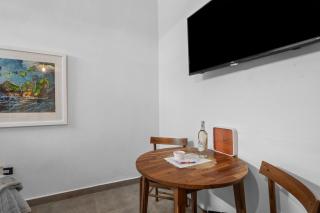 Elegant Studio With Balcony Private - Self Check In - MM1 - San Juan - 2