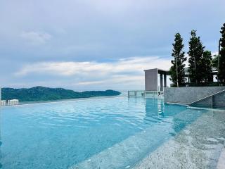 Sea Bridge View Sky Pool Cozy 3BR Retreat airport 9pax - Bayan Lepas - 0