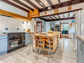 4 Bed in Binfield 93244 - 4