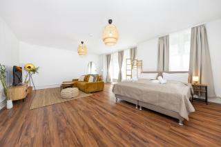 Japandi Apartment with Washer, Kitchen & Netflix near Schönhauser Allee - Berlino - 3