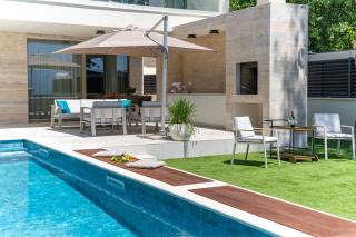Beachfront Villa Erce with private 40sqm heated pool, a Gym, 7 en-suite bedrooms, a rooftop terrace, 2 living areas - Duće - 1