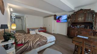 TIMELESS HOME Deluxe Smart Cinema Suite with Netflix & Disney - Parma - 8