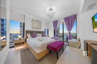 Sleek 3-BD Downtown Miami Condo with Water & City Views - 9