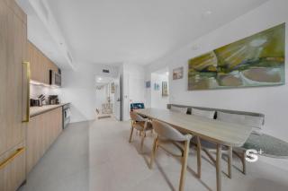 Sleek 3-BD Downtown Miami Condo with Water & City Views - 4