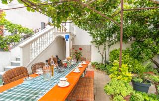 Cozy Apartment In Biograd With Kitchen - 0