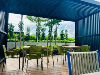 Iconic Regency bayan lepas 42 skypool airport usm 9pax - 7