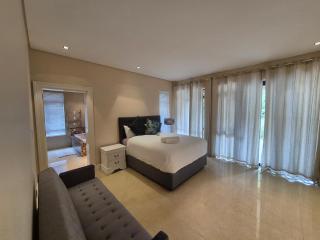 Jumanji Safaris Villa Constantia - 3