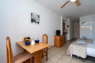 Lovely Studio Apartment Communal Heated Pool - 4