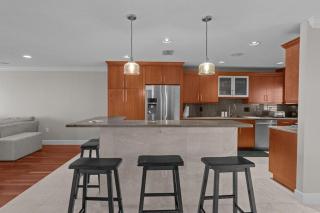 Lighthouse Point 325 - 6