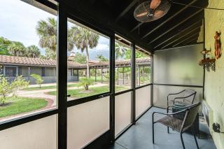 Poolside Relaxation Resort Condo in Naples! - 9