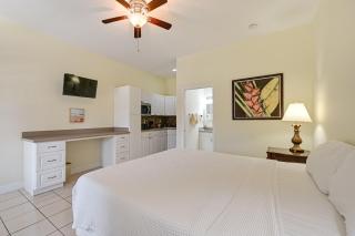 Exclusive 10,000 Islands Access Naples Condo - 0