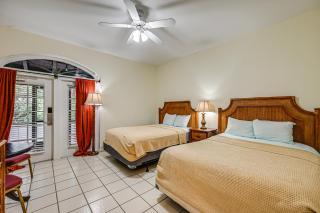 Bring Your Boat Condo with Pool in Naples! - 0