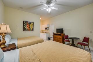 Bring Your Boat Condo with Pool in Naples! - 4