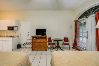 Bring Your Boat Condo with Pool in Naples! - 3