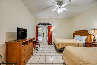 Bring Your Boat Condo with Pool in Naples! - 2