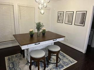 Houston Getaway | 6BR |Pool| Wi-Fi| Sleep 16|Pool - 2