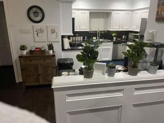 Houston Getaway | 6BR |Pool| Wi-Fi| Sleep 16|Pool - Houston - 3