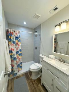 NEW - Amazing Sunshine - Up 6 Guests-Private Backyard - 1