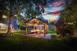 Spacious Second Floor Garden View Apartment - 5