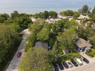 The Cozy Shore Cottage - Standard Attached - Wasaga Beach - 9