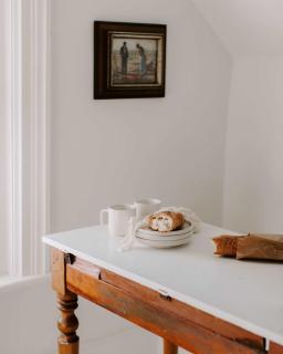 The Wild Rose - Cozy PEC Rental in Picton - Picton - 2