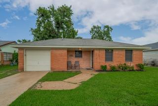 Modern 3BR Home in Spring Branch - 6