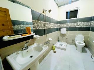 Zim Zim &Salaar Gust House - - 7