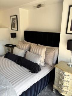 Beautiful Home - Yiewsley - 8