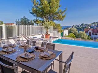 Villa Blu Brac A Beautiful 3 Bedroom Villa A Stones Throw To The Beach - 3