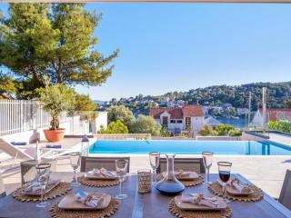 Villa Blu Brac A Beautiful 3 Bedroom Villa A Stones Throw To The Beach - 2