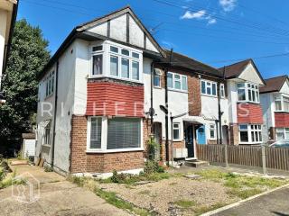 Spacious 2BR Flat in Harold Wood - 7