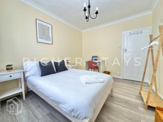 Spacious 2BR Flat in Harold Wood - 6