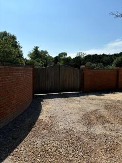 Beautiful Home - Yiewsley - 0