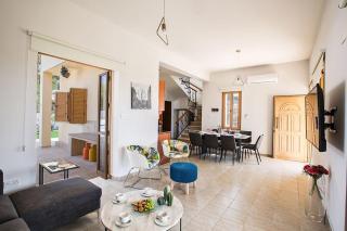 Villa Konnos View, Stunning 6Bdr Villa With Private Pool, Close To Konnos Beach - 9