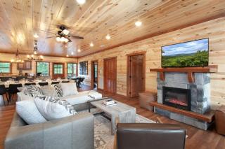 2Cabins 16BR Sleeps42 Hot Tub Indoor Pool and Gazebo - 4