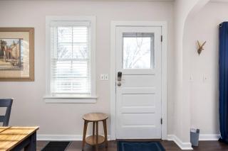 Blue Haven Cottage - Spacious 2BD in the Heights - Peoria Heights - 2