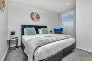 QV Stays Skyline Serenity Two-Bedroom Waterfront - 7