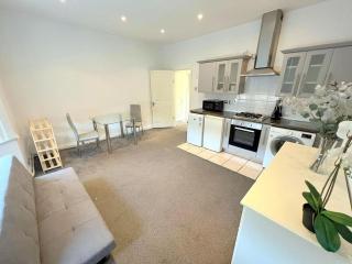 1-bedroom Flat in Sutton - Sutton - 6