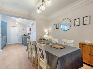 Glossop Cottage - 4