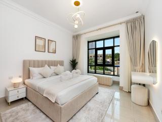 Luxury 2BR- Pool with Burj View- 2 Min to Dubai Mall - 8