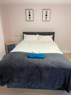 Comfy 3 Bedroom 2 bath House Near Leeds City Centrepiece - 1