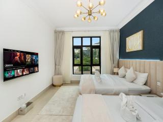 Luxury 2BR- Pool with Burj View- 2 Min to Dubai Mall - 6