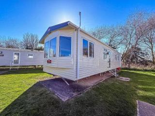 Homely Caravan At Broadland Sands Holiday Park Ref 20044Sv - Hopton on Sea - 0